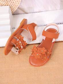 1 par de sandalias decoradas con flores para niñas, de material cómodo, con punta abierta, correa con gancho y bucle, tacón plano, estilo dulce, uso casual - Marrón - Ver 9