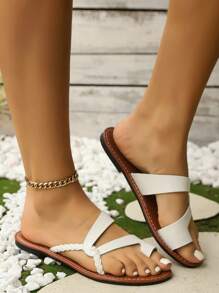 Nuevas sandalias planas de estilo simple con diseño de anillo para el dedo del pie en criss-cross, sandalias de tacón plano con punta abierta, estilo casual de vacaciones para uso diario en primavera/verano, en color marrón cálido, negro clásico y blanco puro
