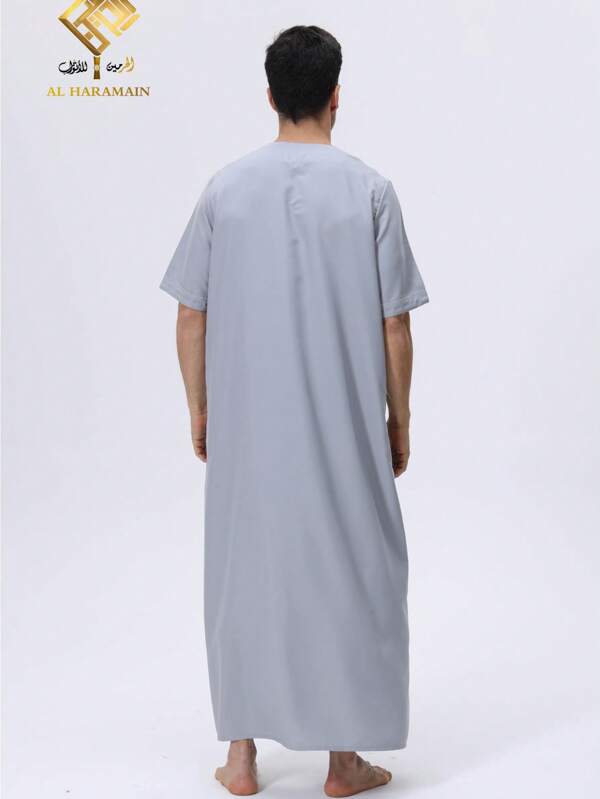 ثوب رجالي من هرمين، من طراز مغربي راقي، بتصميم كم قصير وياقة مستديرة، بأربعة أزرار، أسلوب عصري وأناقة لصلاة الرجال