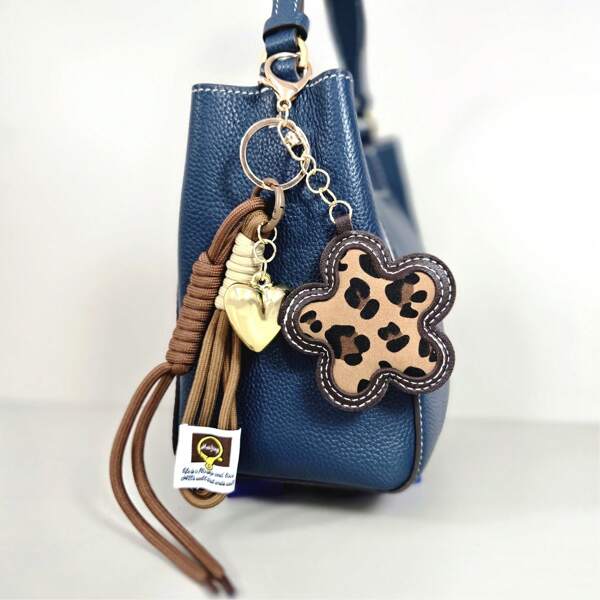 Llavero de flor 3D con estampado de leopardo de piel - Accesorio con forma de corazón de resina para mochila, lindo accesorio para bolso, regalo de moda para niñas y mujeres. Impresión gótica Y2K de guepardo