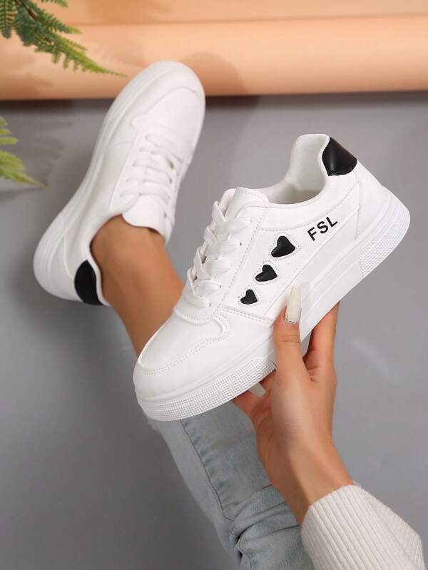 Adolescents 2025 Nouvelles Baskets Blanches Polyvalentes Décontractées pour le Printemps, l'Été et l'Automne, à Porter avec des Jupes, Chaussures Basses à Enfiler, Mode, Respirantes, Confortables, Anti-Dérapantes