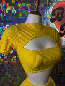 Vestido manga corta ajustado con abertura en abdomen y pierna de terciopelo - Amarillo - Ver 4