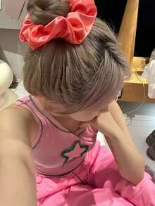 110件套梦幻粉色女士时尚发饰套装 - 包括花朵和几何造型塑料发夹、发圈、发带 - 适合女性和女孩，情人节必备礼物，可轻松打造清新日常造型或甜美派对装扮，增添迷人魅力。发夹、美发套装、礼物、可爱配饰