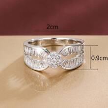[A Delicate Floral Ring With Zirconia] A Delicate Floral Design Set With Zirconia, Crafted Into A Women's Ring