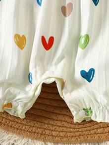 2 件套女婴可爱方领心形印花连体衣和配套帽子，适合春夏季户外