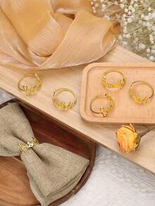 6个餐巾环,用于开斋节(Eid Al Fitr)庆祝活动,非常适合在穆斯林斋月期间装饰餐桌,也是一份完美的乔迁礼物。字母装饰餐巾环、装饰餐巾环、餐巾环可用于婚礼装饰、庆典、餐桌装饰扣、婚礼、晚宴、派对装饰。 - 彩色 - 查看 10