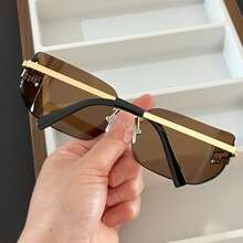 1 Stück modische retro rahmenlose Brillen für Damen mit großen Augen, modischer Brille für Frauen, personalisiert, lässig und vielseitig, geeignet für die Kleidung von Frauen zum Tragen, für Straßenfotografie, Urlaub, Reisen, Strandfahren und andere Anlässe, Preppy-Stil für den Schulanfang, Wickelform, Buchstabendekoration