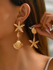 1 Pair Gold Starfish & Shell Shaped Earrings, Fashion Personalized Design Zinc Alloy Material, Suitable For Women Beach Holiday Street Photography