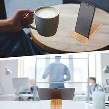 حامل الهاتف على المكتب الأنيق من الخيزران - قاعدة خيزران للهاتف ذات زاويتين، مناسبة للهواتف الذكية والأجهزة اللوحية، مناسبة لاكسسوارات المكاتب والمنازل، مريحة لليدين