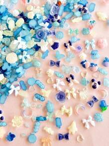 100-120 piezas Conjunto aleatorio con talla grande de una docena de estilos de instalaciones de arte de uñas DIY que incluye moños, conejos, corazones, camelias, rosas, uvas, libélulas, osos, pajaritas, modelos luminosos, modelos de aurora, mariposas, gotas de agua, girasoles, formas de dibujos animados, etc. para decoración de estuches de teléfonos móviles, donde niños y niñas pueden elegir entre una variedad de colores