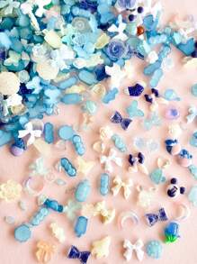 100-120 piezas Conjunto aleatorio con talla grande de una docena de estilos de instalaciones de arte de uñas DIY que incluye moños, conejos, corazones, camelias, rosas, uvas, libélulas, osos, pajaritas, modelos luminosos, modelos de aurora, mariposas, gotas de agua, girasoles, formas de dibujos animados, etc. para decoración de estuches de teléfonos móviles, donde niños y niñas pueden elegir entre una variedad de colores