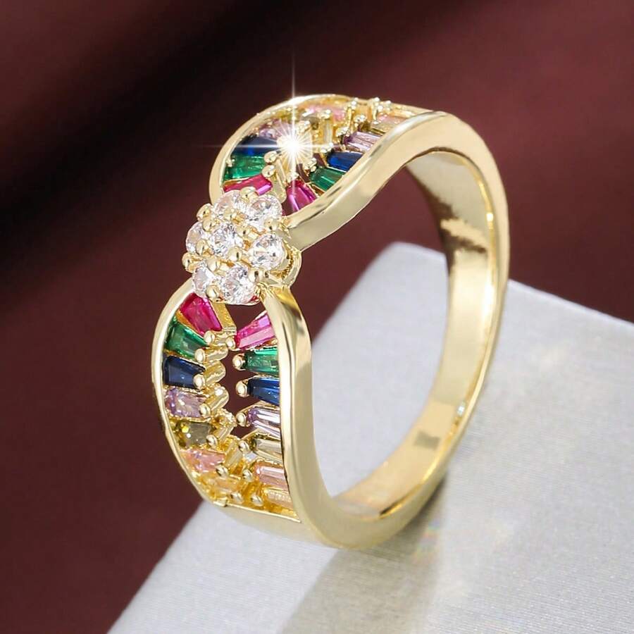 [A Delicate Floral Ring With Zirconia] A Delicate Floral Design Set With Zirconia, Crafted Into A Women's Ring