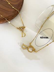 Ein zarter Edelstahl A-Z Halskette mit 26 englischen Initialen und einem 8-förmigen Federklappverschluss ist ein modischer Damenschmuck. Es ist ein schönes Urlaubsgeschenk für Freunde, Familie und Geliebte! Eine Halskette, die sich für den täglichen Lässig-Stil eignet.