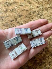 1个多尺寸迷你仿真钞票模型，逼真钞票复制品，提升金融意识，圣诞派对道具，派对用品，派对装饰，假钞印刷品，假美元，趣味恶作剧道具，电影道具，魔术表演配件（款式和印刷字体随机发货） - 彩色 - 查看 7