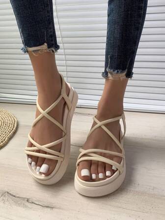 Sandalias con suela gruesa y tira delgada para mujer, nuevas sandalias romanas versátiles para exteriores antideslizantes del verano 2025, zapatos blandos para la playa