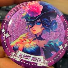 Insignia nueva de 2025 con doble brillo de la 5ª Persona de 58 MM, Embalsamador, Perfumista, Brillo láser, Regalo para fanáticos, parejas, coleccionistas, fiestas, cumpleaños