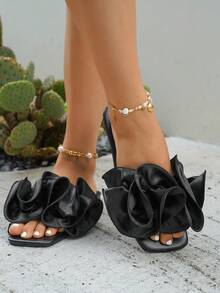 New Women Black Ruched Floral Design Flat Sandals, Fashion For Party & Vacation, Outdoor Comfortable Versatile Square Toe Soft Flat Slippers,Spring Summer Outfits - Black - View 5