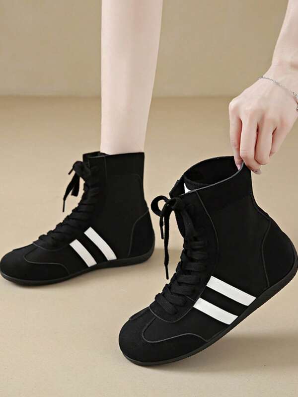 Flacher High-Top Box-Sneaker für Frauen, 2025 Sommer Neu, Lässig, runde Zehenkappe, Farbblock, atmungsaktiv