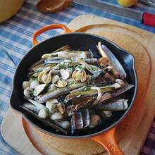 Signature Enamelled Cast Iron Skillet Frying Pan With Helper Handle And Two Pouring Lips, 23 Cm, Volcanic, 20182230900422 - Nectar - View 5