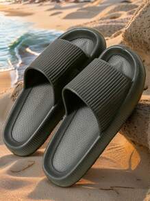 Mules d'été unisexes, rayures noires en matériau EVA épais et doux, confortable. Anti-dérapantes, imperméables, résistantes aux odeurs. Conviennent pour la plage/extérieur/intérieur, chambre, salle de bain, etc.