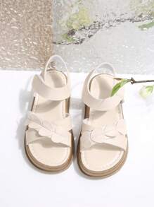 1 par de sandalias planas con correa cruzada y decoración de corazón, de punta abierta, antideslizantes y cómodas, aptas para niñas de 3 a 15 años, para uso casual de playa y vacaciones de verano