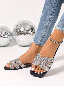 新款春夏H品牌女士拖鞋，时尚休闲拖鞋凉鞋，户外罗马风格一脚蹬穆勒鞋，舒适黑色/米色/棕色压纹平底拖鞋，博主推荐Desert Keys法式优雅水钻厚底厚底凉鞋，夏季沙滩鞋，浪漫法式系带低跟圆头拖鞋，简约室内防滑户外拖鞋，鳄鱼纹百搭平底拖鞋 - 銀色 - 查看 3