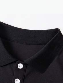 2 sztuki męskiego letniego swobodnego polo z krótkim rękawem i nadrukiem rycerza oraz zestaw szortów - Czarne - Zobacz 3