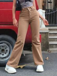 Pantalones jeans de campana para mujeres en denim camel, con diseño recto y suave, tela cómoda y duradera, ideales para estilos casuales y elegantes - Marrón - Ver 1