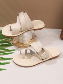 1 Pair Cream Plus Size Toddler Girls' Fashion Flat Slippers, Solid Color PU Patchwork Material With Shiny Metal Buckle Decor, Round Toe Non-Slip Luxury Noble Style Cute Roman Beach Sandals, Suitable For 3-15 Years Old Boys & Girls, Casual, Party, Travel, Beach Wear, Spring/Summer 2025 - View 3