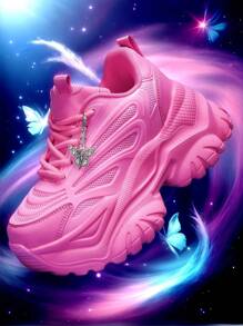 Tênis com Plataforma Espessura de 7cm, Decoração de Borboleta de Metal Prateado em Bege, Sapatos Esportivos na Moda, Presente Versátil para Estilo Punk, Plus Size, Confortável e Quente para Outono/Inverno, Adequado para Adolescentes, Estudantes Universitárias, Uso Externo, Todas as Estações, Sandálias Casuais de Malha Respirável e Secagem Rápida, Adequadas para Uso Diário, Encontros, Academia, Trabalho, com Salto Cunha para Aumento de Altura