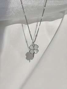 1pc Clover Lucky Leaf Minimalist Design Women Necklace Pendant - Suitable For St. Patrick's Day Wear, Valentine's Day Couple Gift