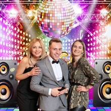 1 pièce, Fond de scène Retro Disco, Scène néon Retro, équipé de boules à facettes, équipement DJ et carrelage damier coloré, parfait pour une photographie et une décoration de fête sur le thème des années 70, 80 et 90, Fournitures pour fête disco