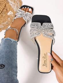 新款春夏H品牌女士拖鞋，时尚休闲拖鞋凉鞋，户外罗马风格一脚蹬穆勒鞋，舒适黑色/米色/棕色压纹平底拖鞋，博主推荐Desert Keys法式优雅水钻厚底厚底凉鞋，夏季沙滩鞋，浪漫法式系带低跟圆头拖鞋，简约室内防滑户外拖鞋，鳄鱼纹百搭平底拖鞋 - 銀色 - 查看 1