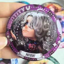 Insignia nueva de 2025 con doble brillo de la 5ª Persona de 58 MM, Embalsamador, Perfumista, Brillo láser, Regalo para fanáticos, parejas, coleccionistas, fiestas, cumpleaños