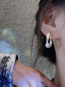 1 Pair Asymmetrical Geometric Twist Oil Drip Stud Earrings For Women, Versatile For Daily Wear, Party, Ball Occasions