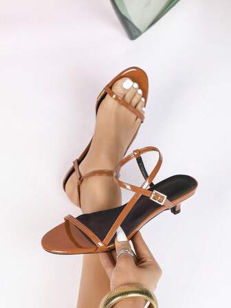 女士棕色小猫跟一脚蹬凉鞋，时尚简约设计，交叉带扣凉鞋