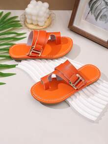 1 Pair Plus Size Toddler Girls' Fashion Metallic Buckle Decor Flat Sandals, Solid Color PU Splicing Material, Comfortable Non-Slip Beach Shoes, Suitable For 3-15 Years Old Boys & Girls, Casual, Party, Travel, Spring/Summer 2025
