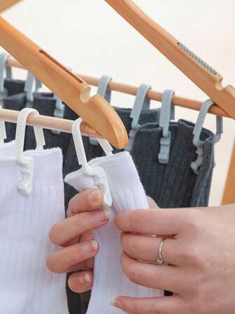 2pcs/6pcs Of Windproof Plastic Clips For Household Clothes And Socks Drying, Single Small Fixed Clothes Rack, Large Quilt Drying, Multi-Purpose Clips