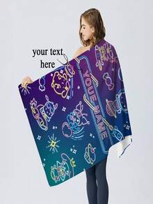 1 pezzo Asciugamano da bagno ufficialmente concesso in licenza a tema Hello Kitty di Sanrio, personalizzabile con nome, realizzato in morbida e assorbente microfibra, ad asciugatura rapida, ideale per bagno, piscina, spiaggia, decorazione casa e cucina, articoli essenziali da spiaggia moderni, asciugamani da doccia per la scuola, salone di bellezza, hotel, sport, articoli per la casa