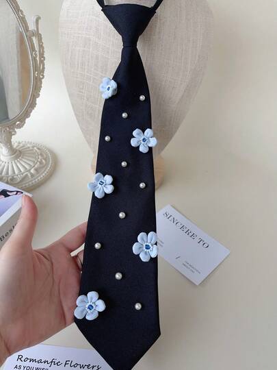 1 st kort halsduk med svart polyester, broderi i fräsch blå prästkragar och pärldekor, samma stil som tjejgruppen, Y2K-halsband för konserter, fester och gatustil, klänning för juldekorationer