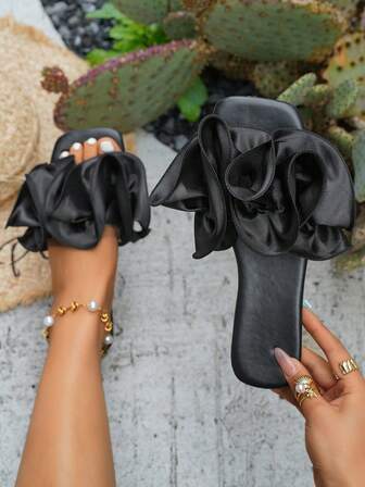 New Women Black Ruched Floral Design Flat Sandals, Fashion For Party & Vacation, Outdoor Comfortable Versatile Square Toe Soft Flat Slippers