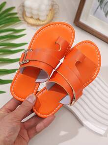 1 Pair Plus Size Toddler Girls' Fashion Metallic Buckle Decor Flat Sandals, Solid Color PU Splicing Material, Comfortable Non-Slip Beach Shoes, Suitable For 3-15 Years Old Boys & Girls, Casual, Party, Travel, Spring/Summer 2025