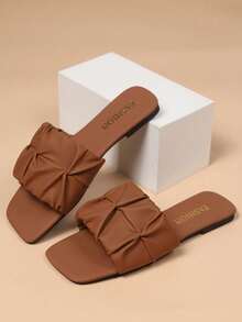 Women's New Summer Outdoor Casual Fashion Versatile Non-Slip Flat Comfortable Sandals, Square Toe Plus Size Beach Slippers, Simple One-Piece Slip-On Sandals, Wide Fit