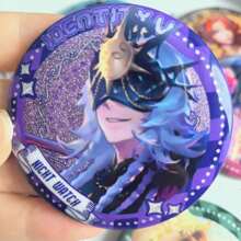 Insignia nueva de 2025 con doble brillo de la 5ª Persona de 58 MM, Embalsamador, Perfumista, Brillo láser, Regalo para fanáticos, parejas, coleccionistas, fiestas, cumpleaños
