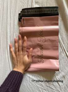 10/30 pièces Nouveaux sacs de transport rose ordinaires Matériau rose "Merci", sacs imperméables multifonctionnels de transport moderne, emballage de vêtements pour bureau, école, logistique de électronique, sacs d'expédition, sacs autocollants imperméables roses, saison des diplômes, cadeaux pour les enseignants, cadeaux amusants, emballage de la saison des mariages, sac cadeau pour fête d'anniversaire, emballage d'équipe. Convient pour la décoration de bureau, les fournitures de bureau, la rentrée scolaire