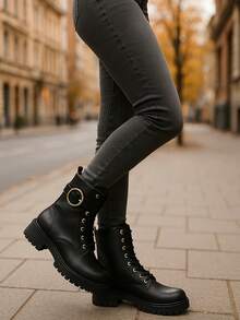 Bota Negra con Hebilla Dorada | Estilo Urbano Otoño-Invierno    punk  Glamour  Guay  De moda  Elegante  Casual  Básico  casual  Sexy  Fiesta  Calle          Fiesta  Oficina  Casa  Exterior  Otoño - Invierno - Negro - Ver 1