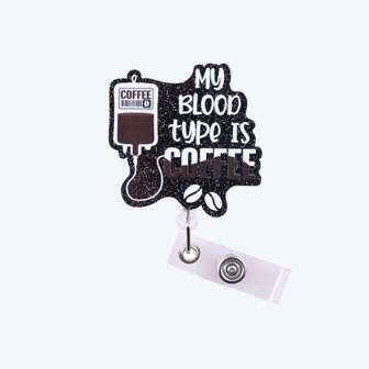 Interessante intrekbare badgehouder met schattige badge-rolaccessoire met de tekst "Mijn bloedgroep is koffie", geschikt voor verpleegkundigen, artsen, studenten, leraren, zorgprofessionals, MA, CNA, RN, SEH en kantoorcadeaus.