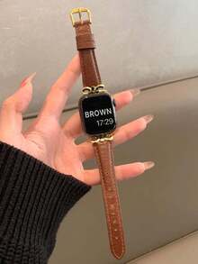 Fashion Designer Gold Metal Decor Soft Leather Brown Leather Watch Band Compatible With Apple Watch Ultra 3 2 1 SE/S10/S9/S8/S7/S6/S5/S4/S3/S2/S1 Series, & Stylish For Young Women, 38mm 40mm 41mm 42mm 44mm 45mm 49mm 46mm Smartwatch Strap, Global Hot Selling New Product, Unisex