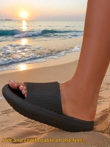 Mules d'été unisexes, rayures noires en matériau EVA épais et doux, confortable. Anti-dérapantes, imperméables, résistantes aux odeurs. Conviennent pour la plage/extérieur/intérieur, chambre, salle de bain, etc.