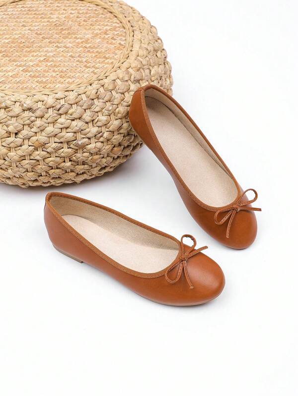 1 paire de chaussures plates à enfiler élégantes et de style casual avec un nœud papillon. Convient pour le bureau, les fêtes, l'extérieur, l'intérieur, la plage, les mariages et les vacances. Bout rond, respirantes, semelle en TPR toute saison.